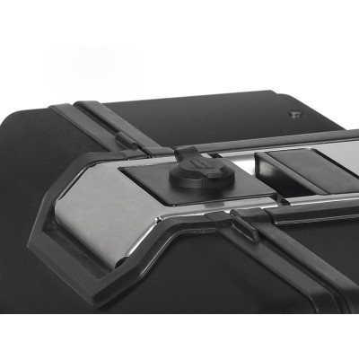 Kompletní sada bočních černých hliníkových kufrů SHAD TERRA BLACK 36L/36L , včetně montážní sady SHAD Voge 650DS / 650DSX