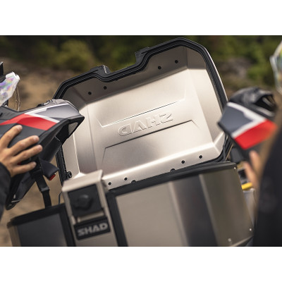 Kompletní sada sedlových brašen SHAD TERRA TR40 a hliníkového 55L topcase, včetně montážní sady SHAD BMW F 650 GS / F 700 GS/ F 800 GS (2008 - 2018)