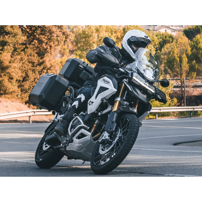 Kompletní sada černých hliníkových kufrů SHAD TERRA BLACK , 55L topcase 36L/47L boční kufry, včetně montážní sady a plotny SHAD YAMAHA Tenere 700 XTZ690