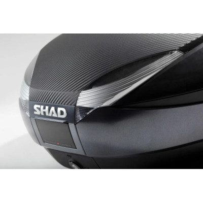 Vrchní kufr na motorku s barevným krytem SHAD SH48 karbon se zámkem PREMIUM SMART