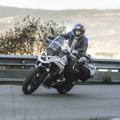 Boční kufry na motorku SHAD SH38X D0B38106 (rozšiřitelný koncept) karbonový